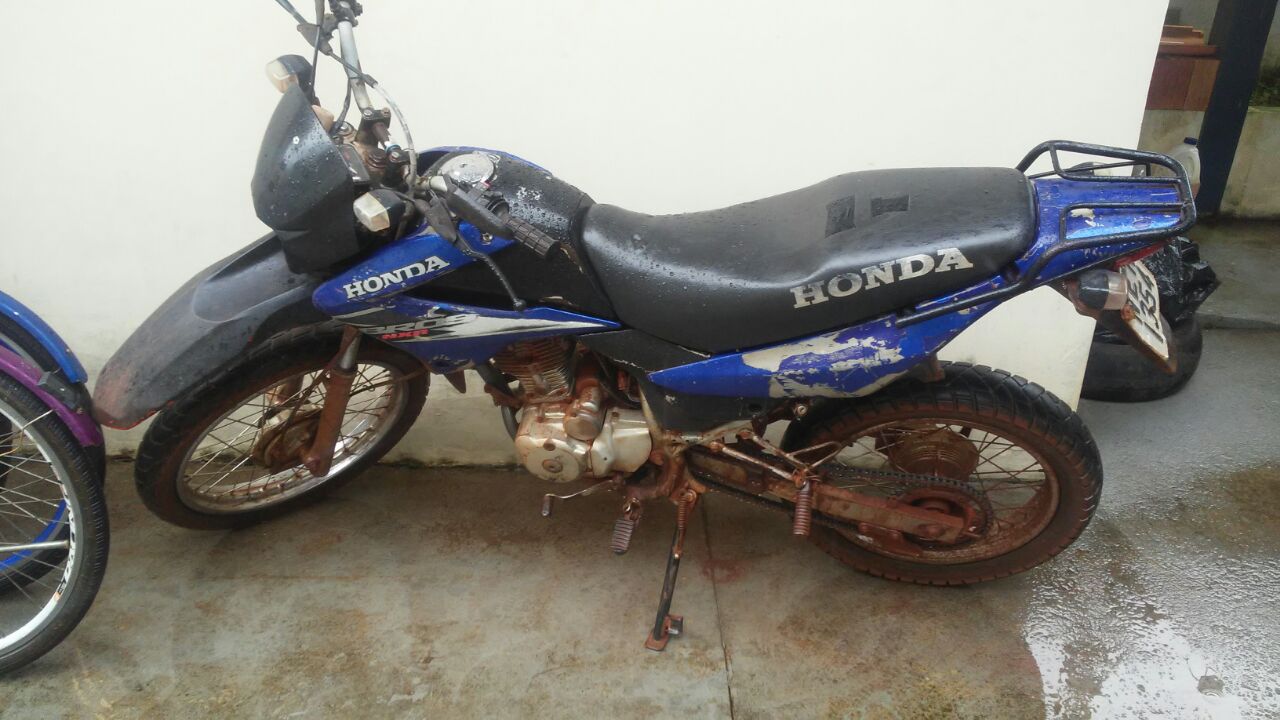 Motocicleta proveniente de crime é recuperada pela equipe da Delegacia de Porto Grande.